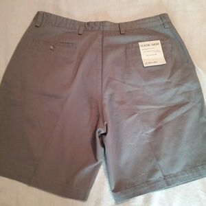 New St John Bay men's green khaki shorts size 38